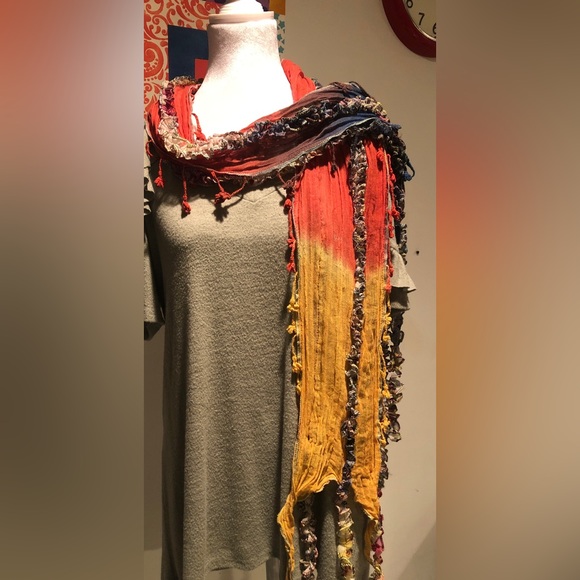 Voice of California soft celery colored lightweight sweater  Made in the USA - Picture 8 of 11